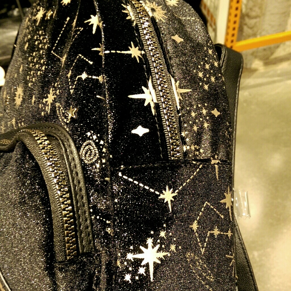 Harry Potter Velvet Deathly Hallows Backbag - Picture 4 of 8